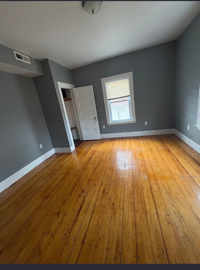 Photo - 211 Elm St Unidad 2