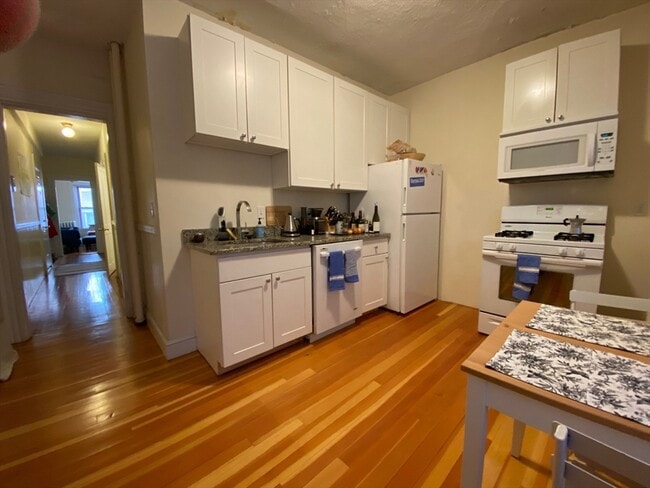 Building Photo - 55 Joy St Unit 1 Rental