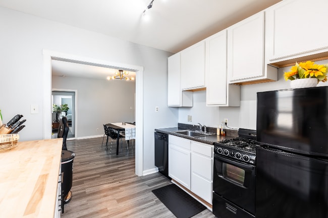 Photo - 455 Stanley Ave Unit 1