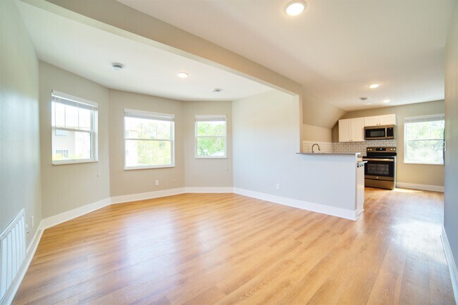 Photo - 3004 West St Unit 201