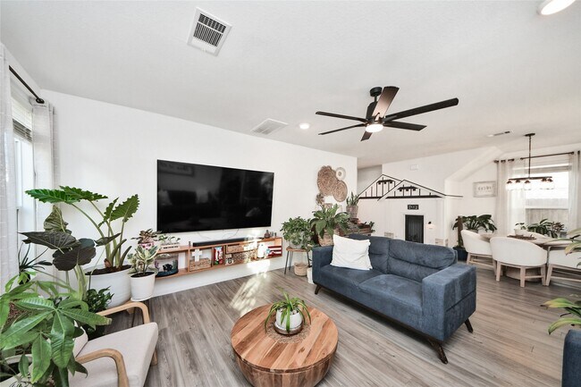 Photo - 25928 Chicory Dr