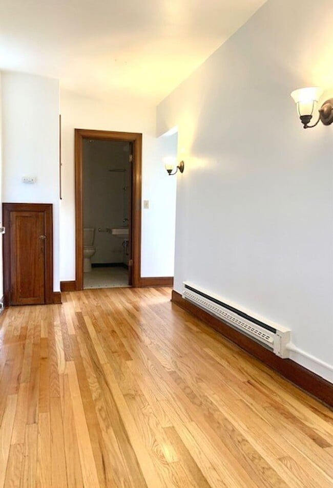 Photo - Sir Lancelot Apartments