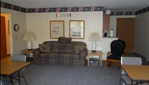 Photo - 995 Meadow Ln