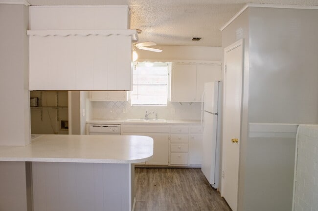 Photo - Cute, Clean and Central 3 bedroom 2 bathroom