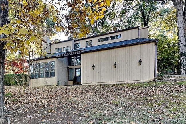 Building Photo - 355 Elbe Dr