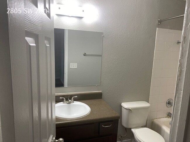 Photo - 2805 SW 28th Ave Apartamento Unidad 125