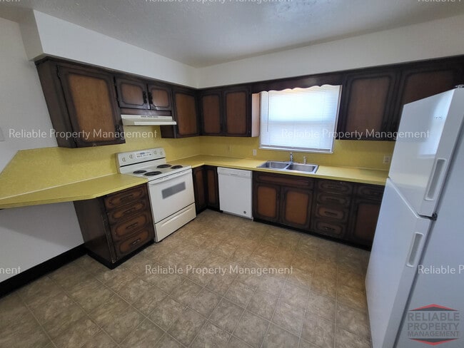 Photo - 995 Austin Ave