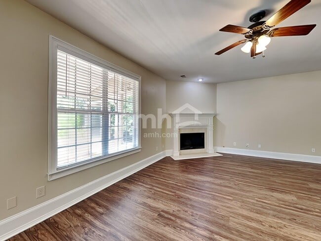 Photo - 402 Grandiflora Dr