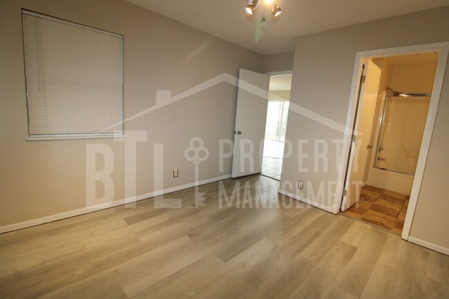 Photo - 240 Fox Ridge Rd