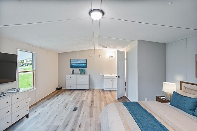 Photo - 425 Eagle Way