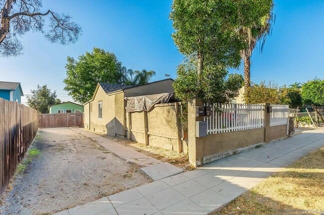 4039 National Ave