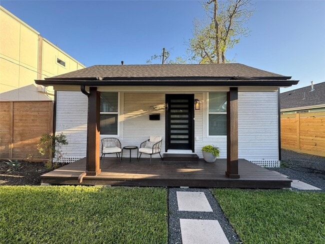 Building Photo - 1033 Adele St