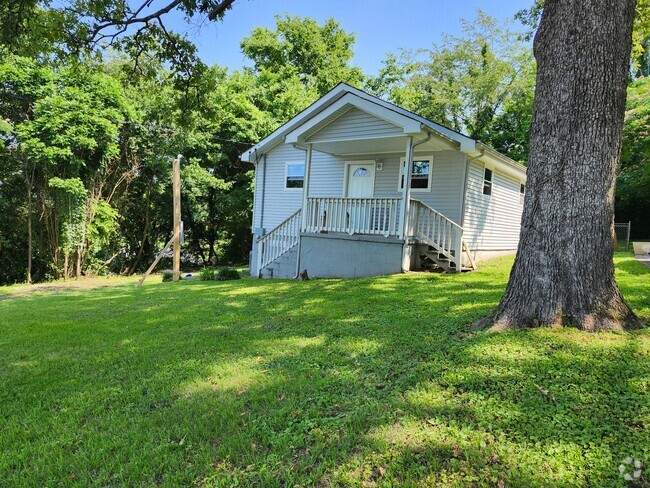 Building Photo - COMING SOON - 2 bedroom 1 bath fully updat... Rental