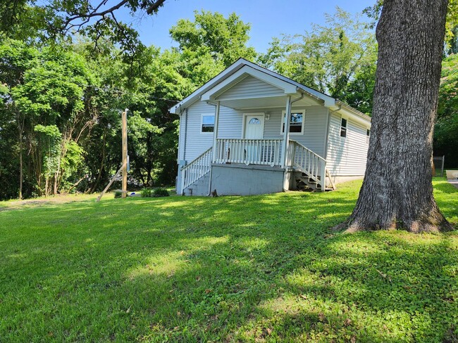 COMING SOON - 2 bedroom 1 bath fully updat... - COMING SOON - 2 bedroom 1 bath fully updat... House