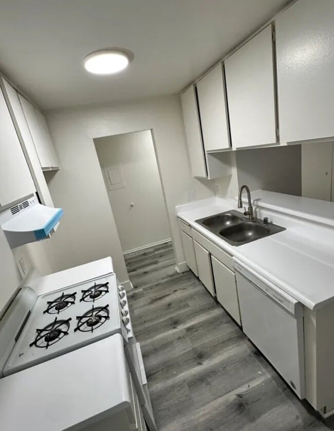 Photo - 7040 Haskell Ave Unidad 114