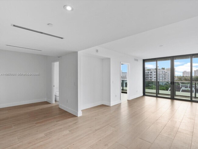 Photo - 9901 W Bay Harbor Dr Unit 605