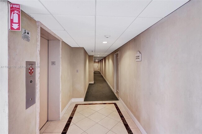 Photo - 2625 Collins Ave Unit 418