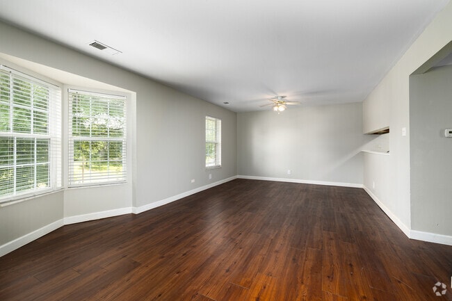 2BR, 1BA - 880SF - Caroline Place