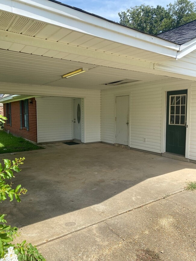 200 Timberwood Dr