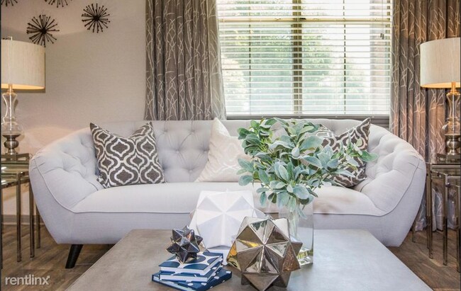 Photo - 3 br, 2 bath Duplex - 5729 Bryant Irvin Rd...