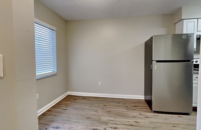 Photo - 530 Scarlet Maple Ct