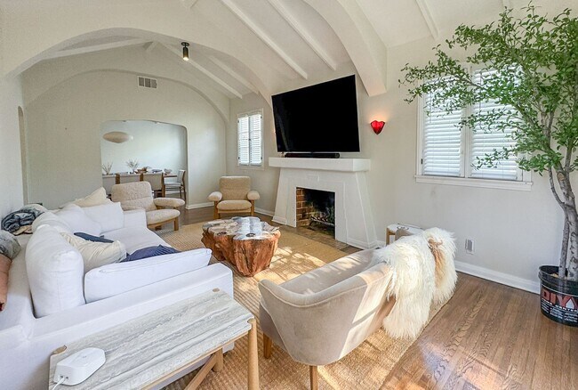 Photo - 345 Westbourne Dr