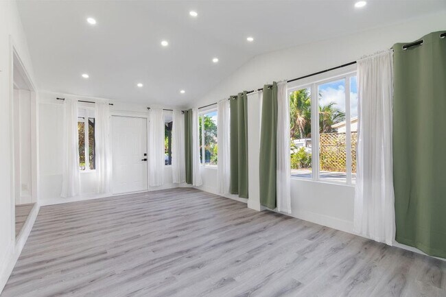 Photo - 113 SE 8th Ave