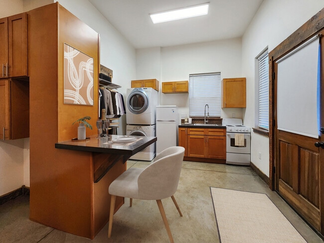 Building Photo - 755 Sun Pillar Loop Unit #2