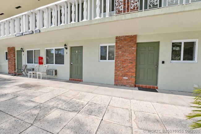 Photo - 220 Lucerne Ave Unit 3