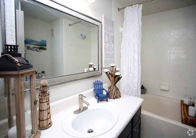 The Bridge 1BDx1.5BA 906SF