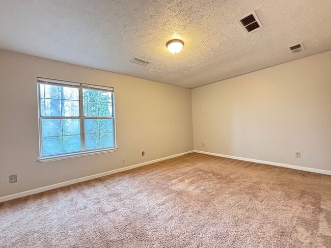 Photo - 1014 Huntington Trace-