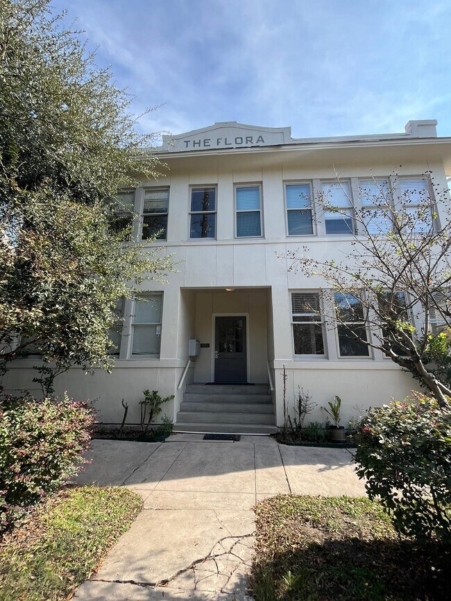 Photo - 2905 Albany St Unit 2