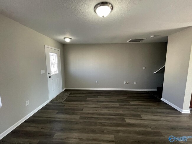 228 Whitestone Dr NE