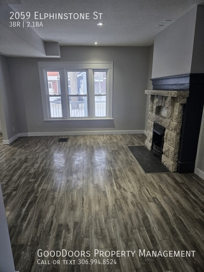 Photo - 2059 Elphinstone St