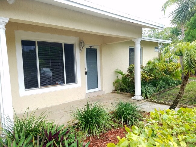 Building Photo - 4500 NE 15th Ave Unit 1