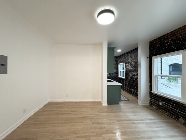 3218 W Sunset Blvd