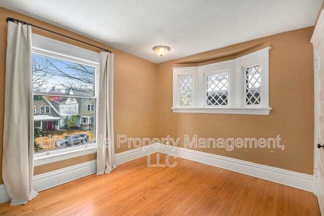 Photo - 354 Richard Terrace SE Unit 2