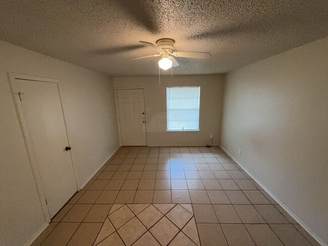 Photo - 1906 Cedarhill Dr Unit 1906 Cedarhill B