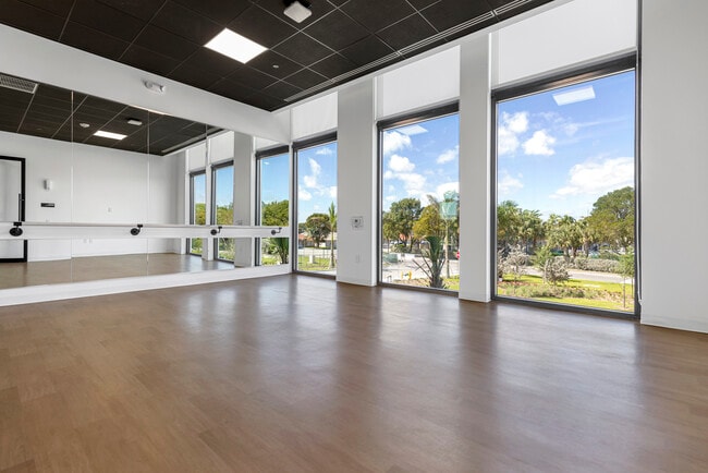 Photo - Laguna Gardens