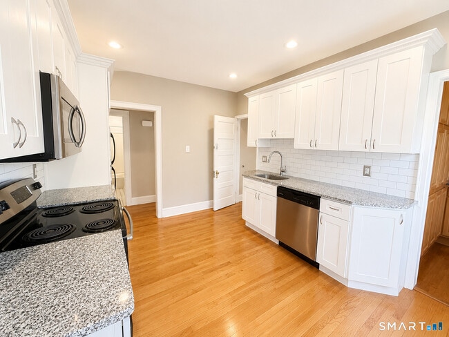 122 Dover Rd Unit 2nd Floor