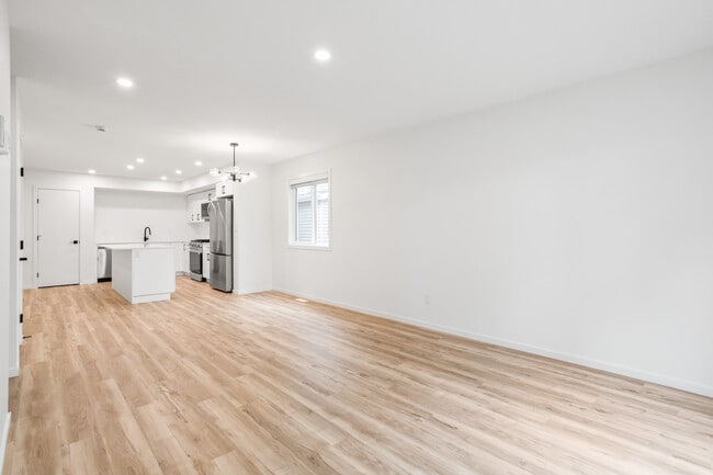 Photo - 11510-11587 87 St NW