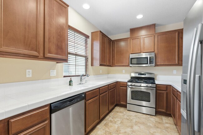 245 Paseo Gregario