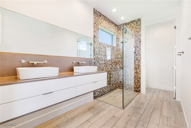 Photo - 4335 Sands Blvd