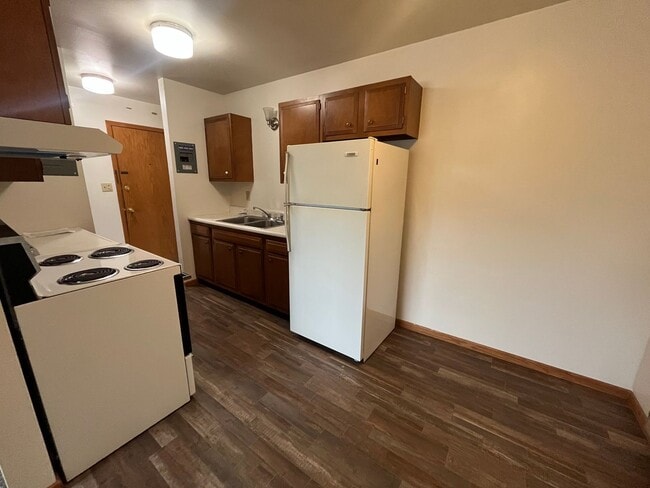 Photo - Ambassador 2 Bed 1 Bath Apartment Unit 16