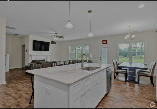 Building Photo - 322 Glenn Laurel Dr Rental