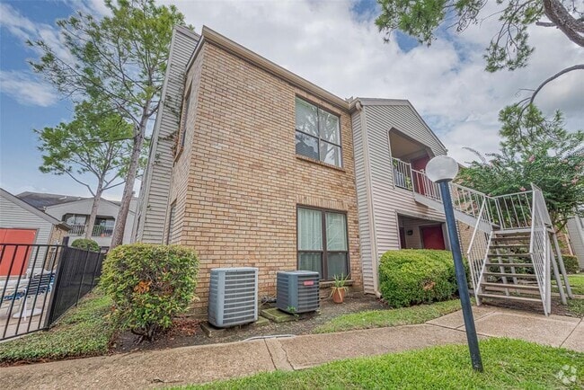 Building Photo - 2025 Augusta Dr Unit 701 Rental