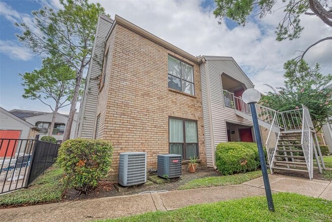 Photo - 2025 Augusta Dr Unidad 701 Rental