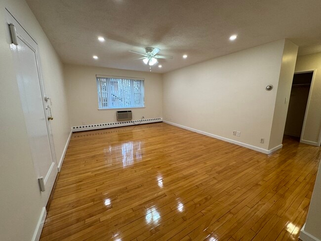 Building Photo - 37 Parkman St Unit 1 Rental