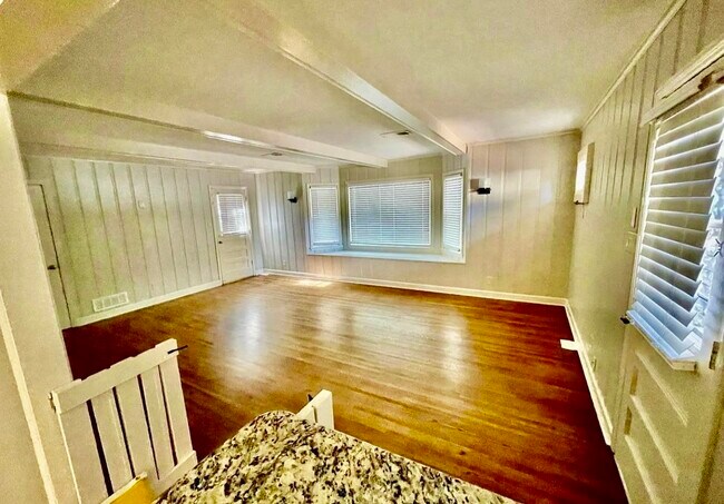 Photo - 1653 Colonial Rd