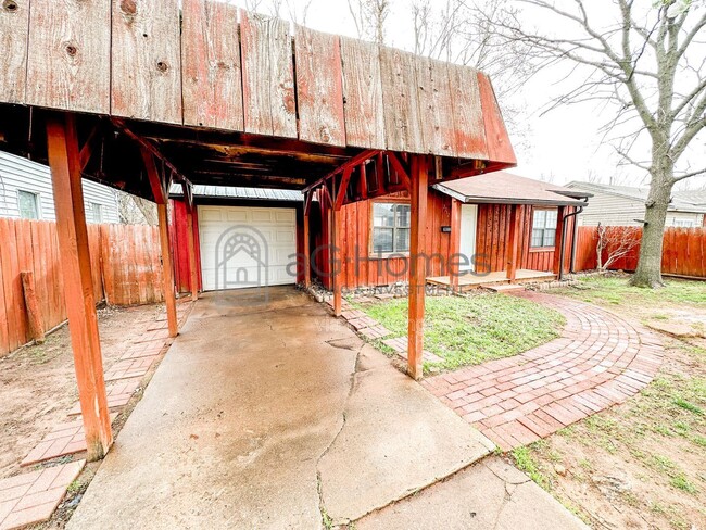 Photo - 2212 Doris Ave